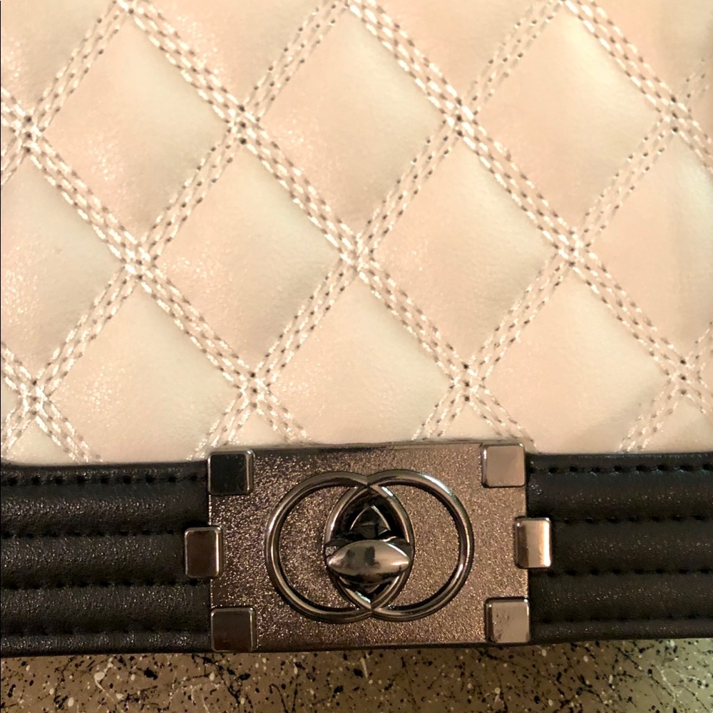 💕🤍💕Small Quilted Chain Bag💕🤍💕 - Picture 4 of 5